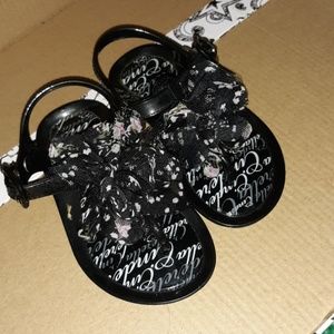 Black and white jellies with a silky flat wire on